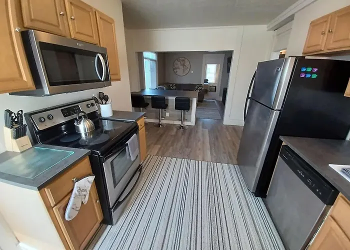 Stylish South Side Retreat - Free Parking - 2 Baths - Fast Wifi Holiday home Pittsburgh