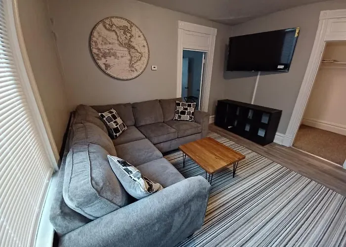 Stylish South Side Retreat - Free Parking - 2 Baths - Fast Wifi Pittsburgh