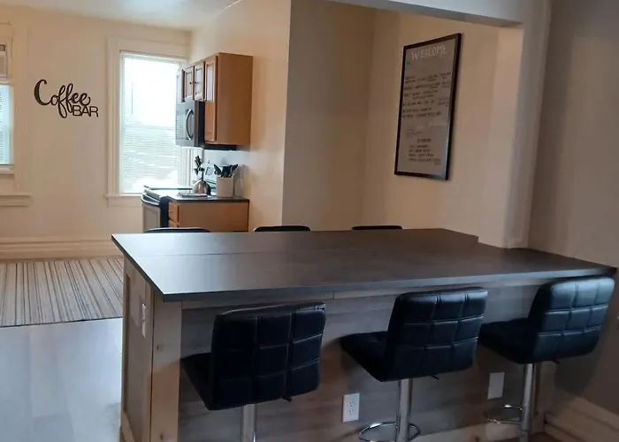 Holiday home Stylish South Side Retreat - Free Parking - 2 Baths - Fast Wifi *