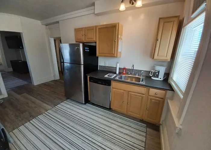 Holiday home Stylish South Side Retreat - Free Parking - 2 Baths - Fast Wifi *