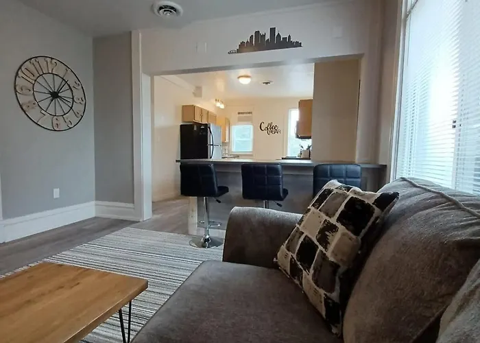 Stylish South Side Retreat - Free Parking - 2 Baths - Fast Wifi * Pittsburgh