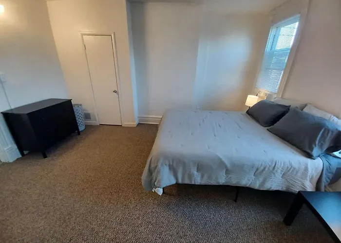 Stylish South Side Retreat - Free Parking - 2 Baths - Fast Wifi Holiday home Pittsburgh